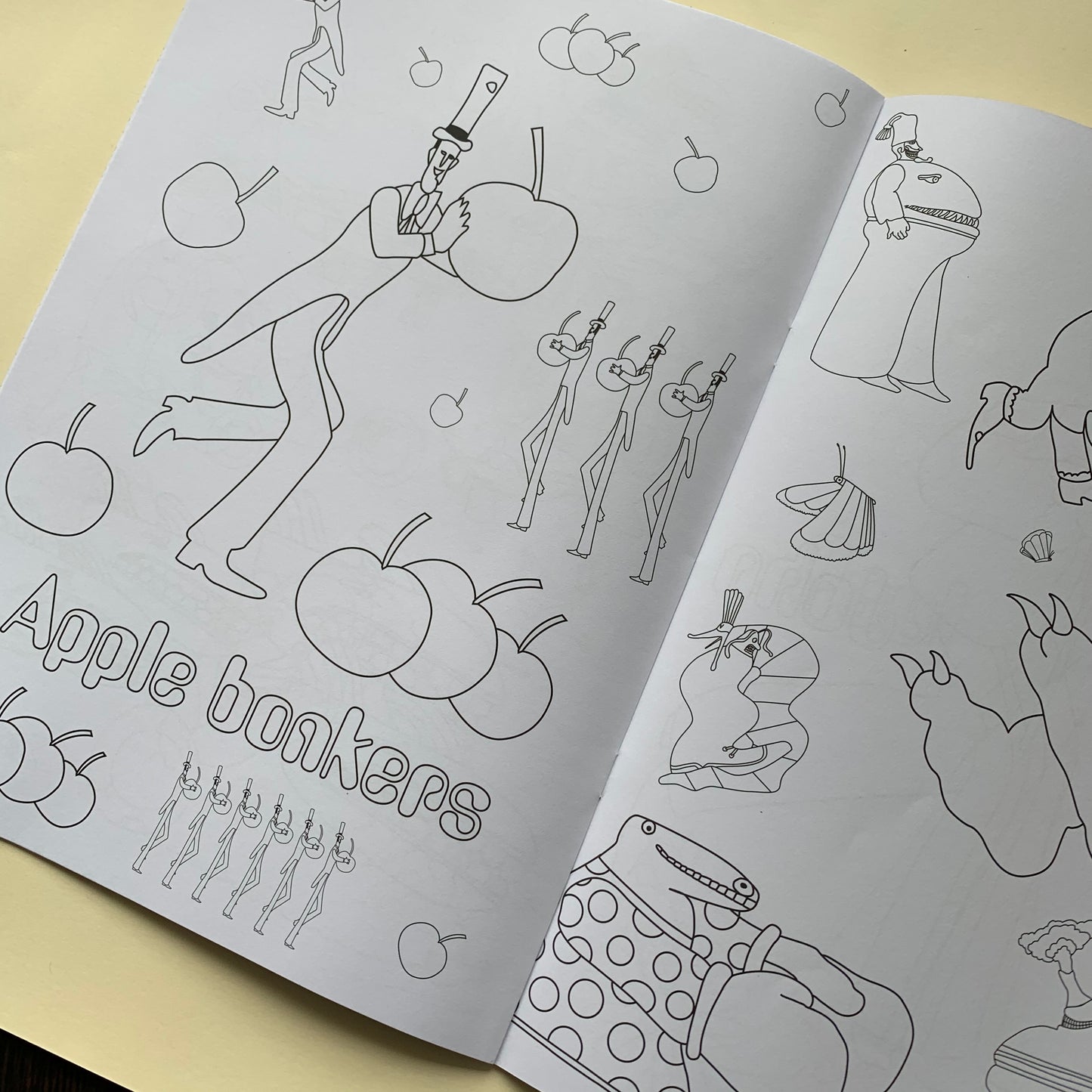 YELLOW SUBMARINE COLOURING BOOK