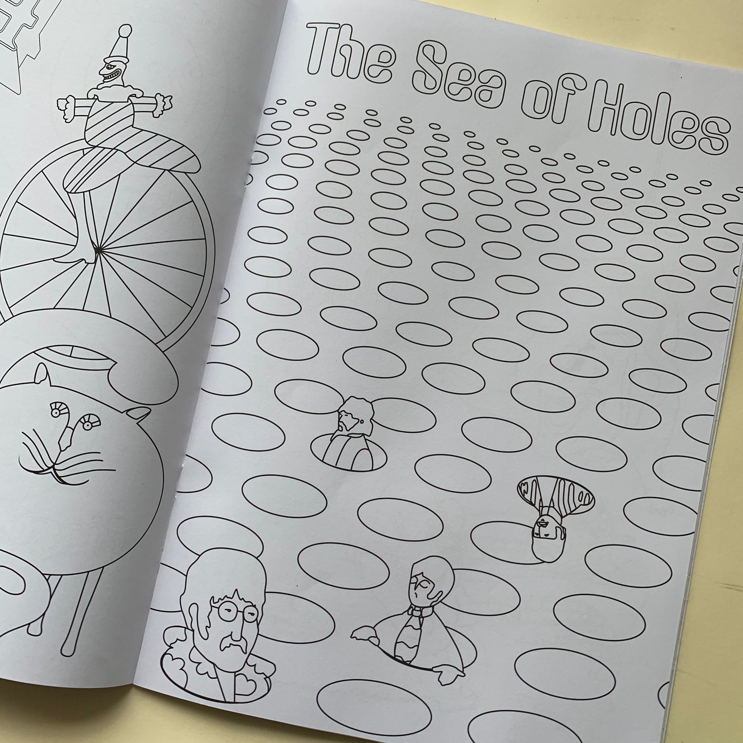 YELLOW SUBMARINE COLOURING BOOK